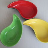 3 raviers céramique vintage assortis 1950-60 dans panier laiton poignée scoubidou