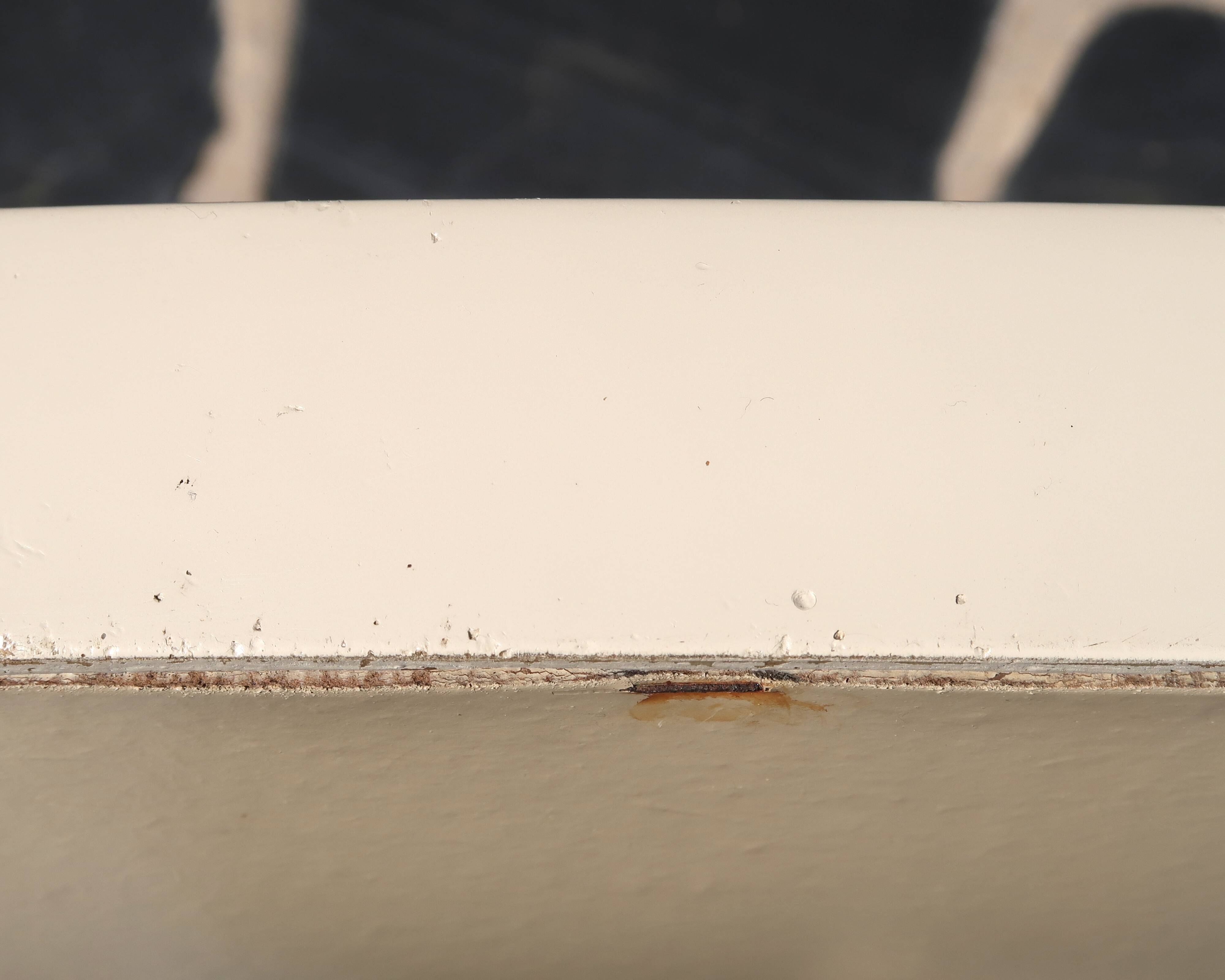 Rectangular mirror, horizontal or vertical, in white lacquered wood, 1970s.