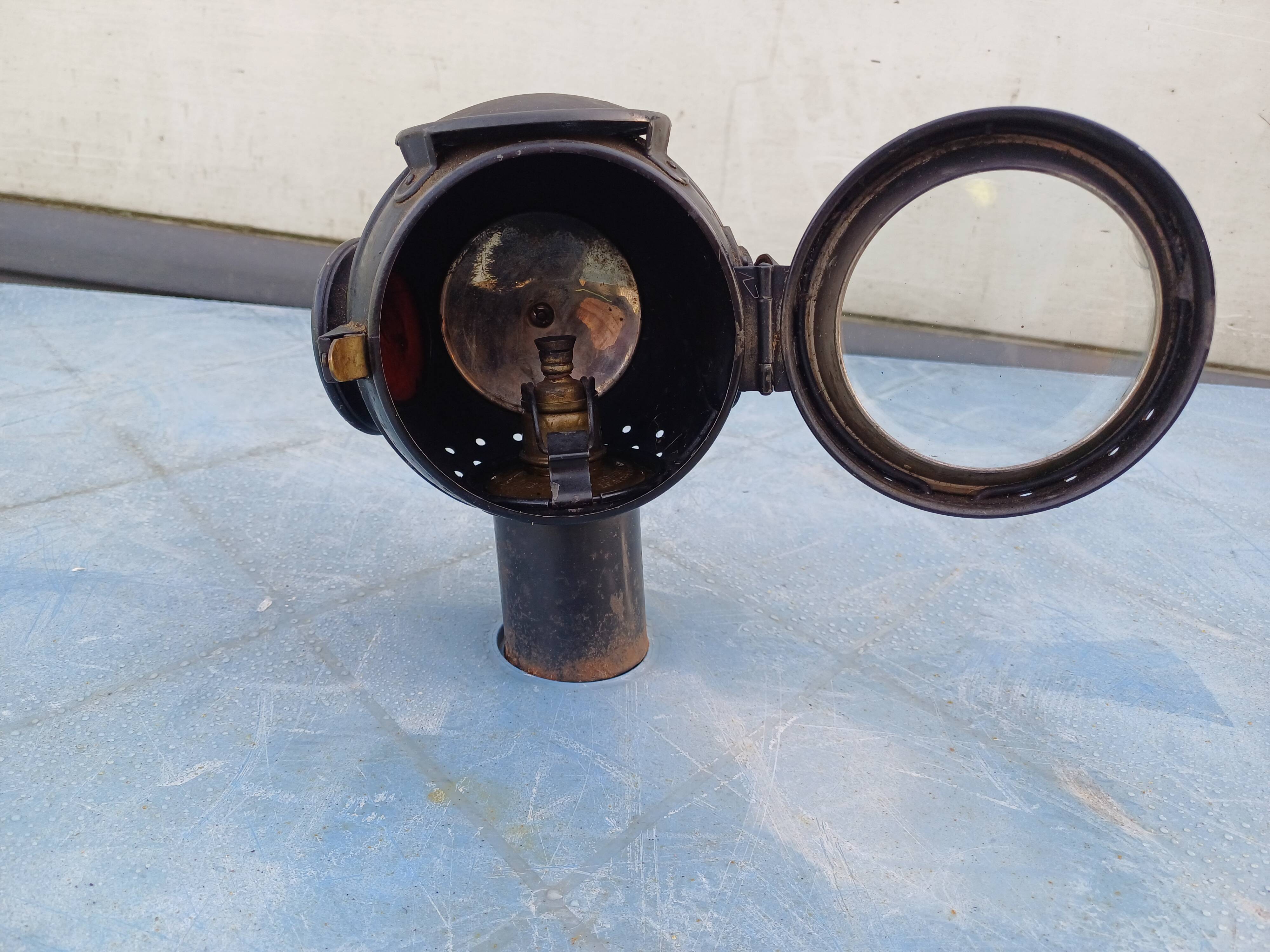 Bernard Headlight Lamp “The Vestales”