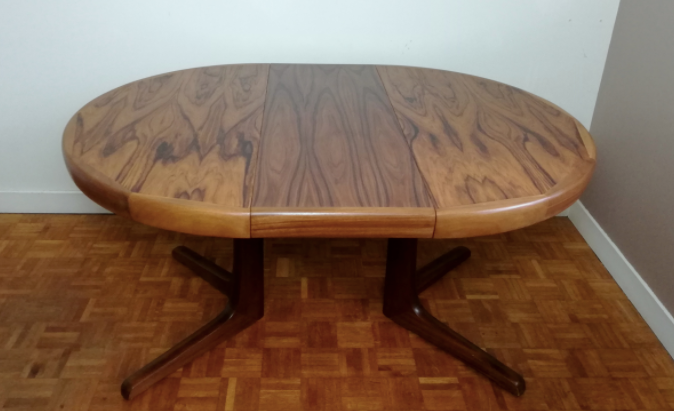 Central-footed rosewood round table