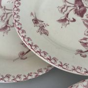 Lot de six assiettes, terre de fer, rouge, Gien, chèvrefeuille, faïenc