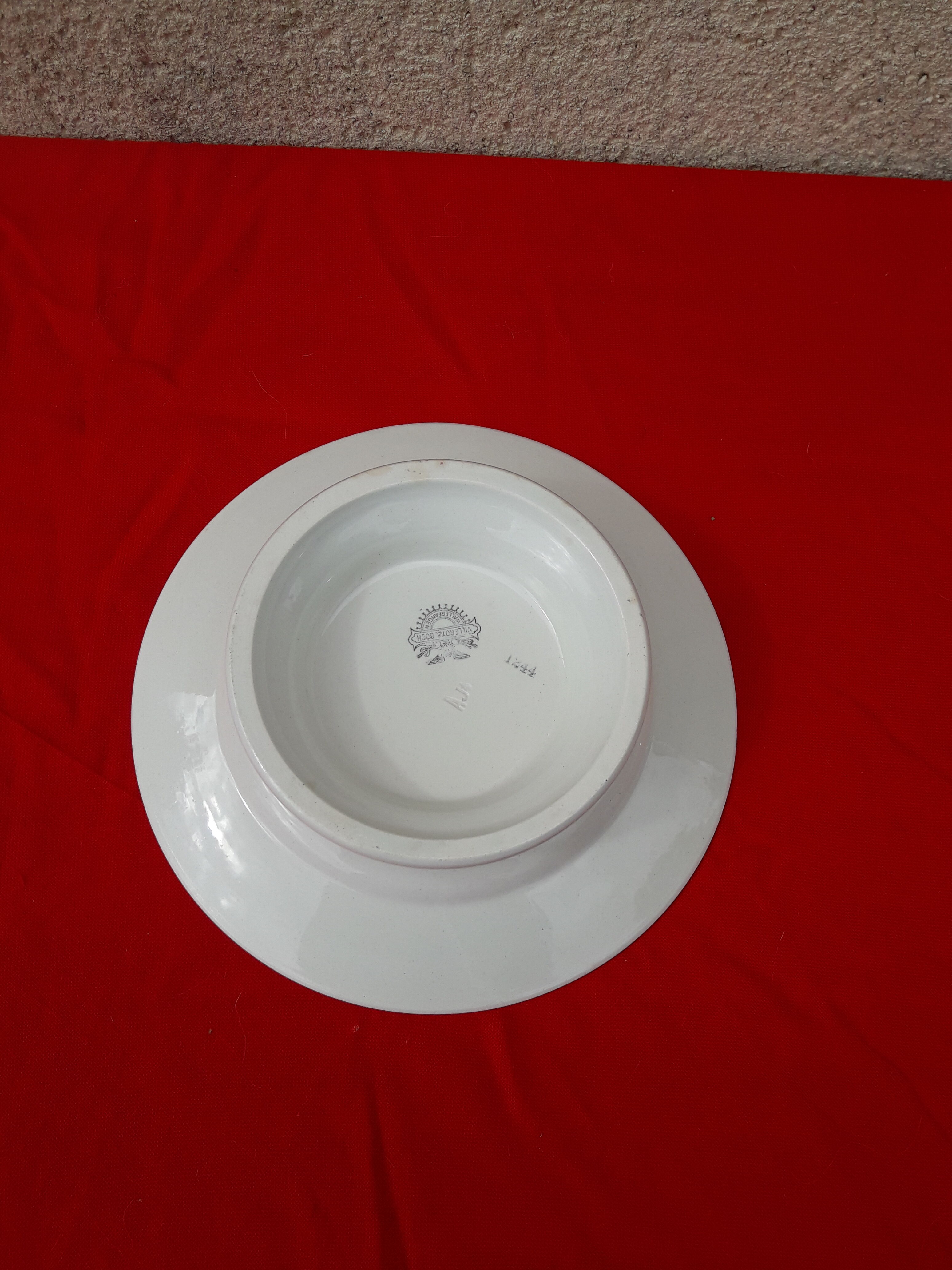 Flat on pieddouche Villeroy & Boch model 1244 diam 21 cm