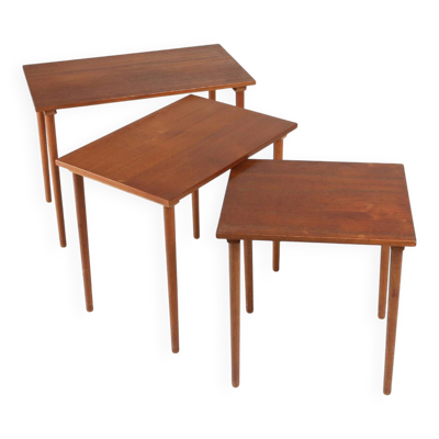 Ensemble de 3 tables gigognes en teck scandinave, Danemark années 1960.