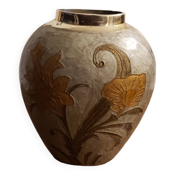 Petit vase en laiton
