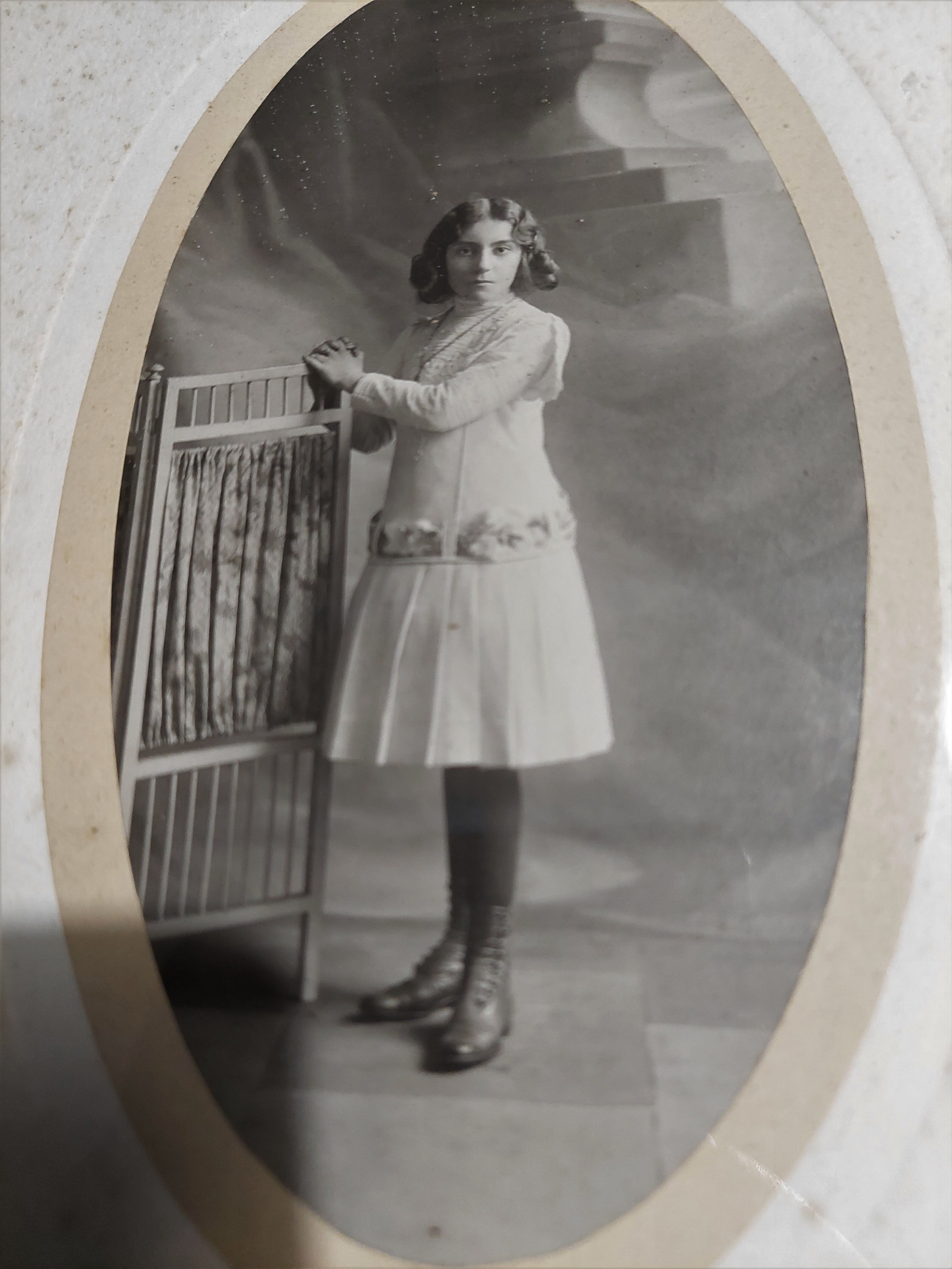 Old framed photo girl frame Napoleon III