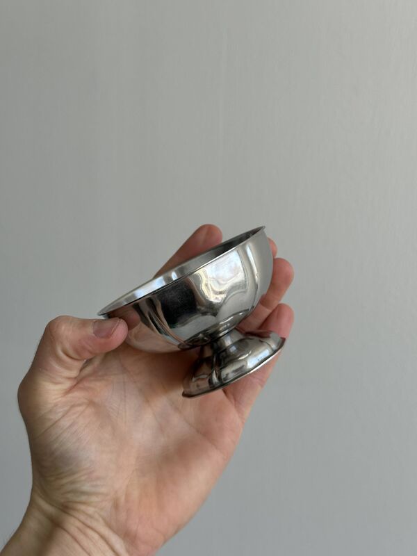 6 coupelles sur pied en inox