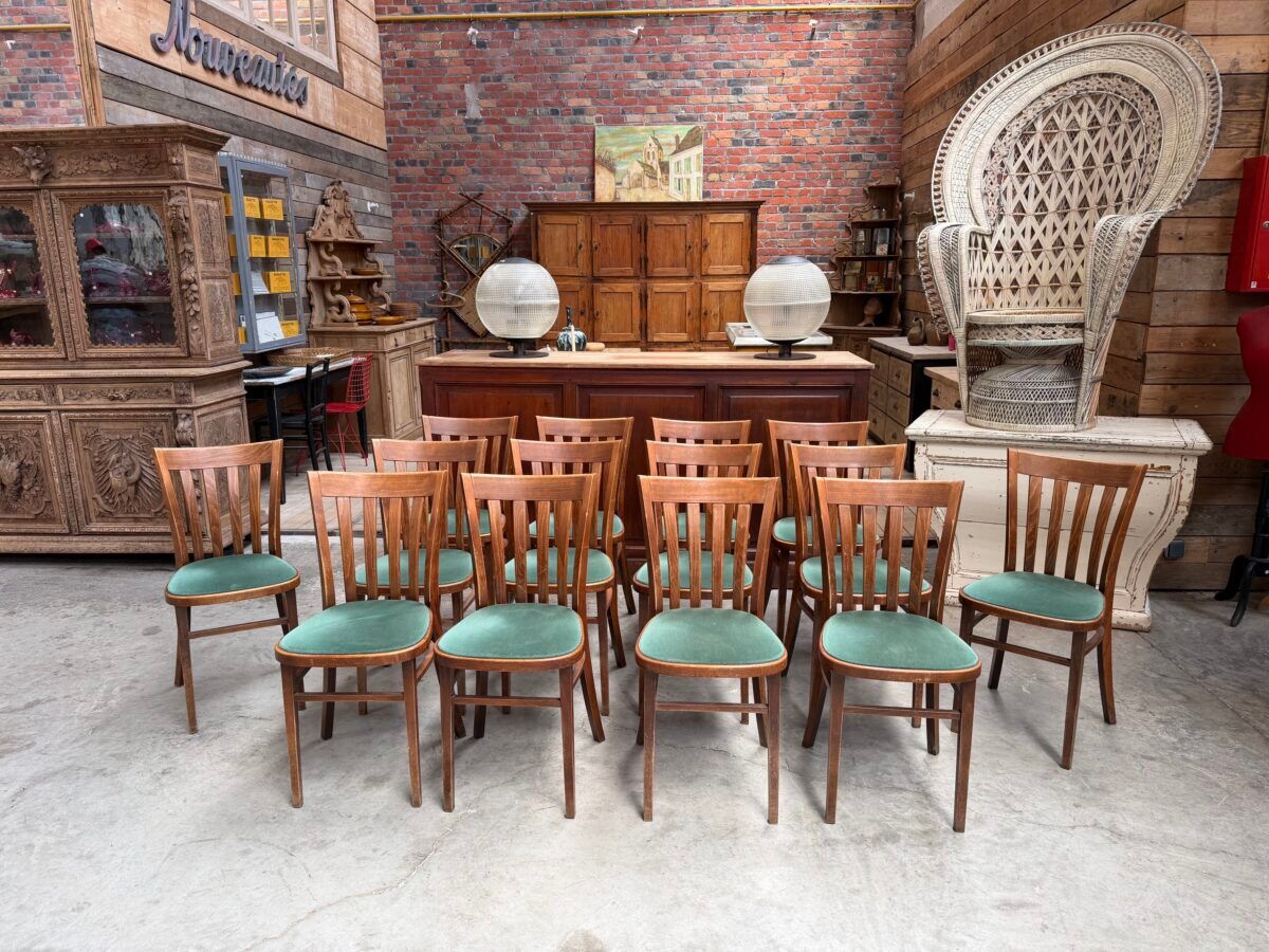 Suite de 14 chaises de bistrot