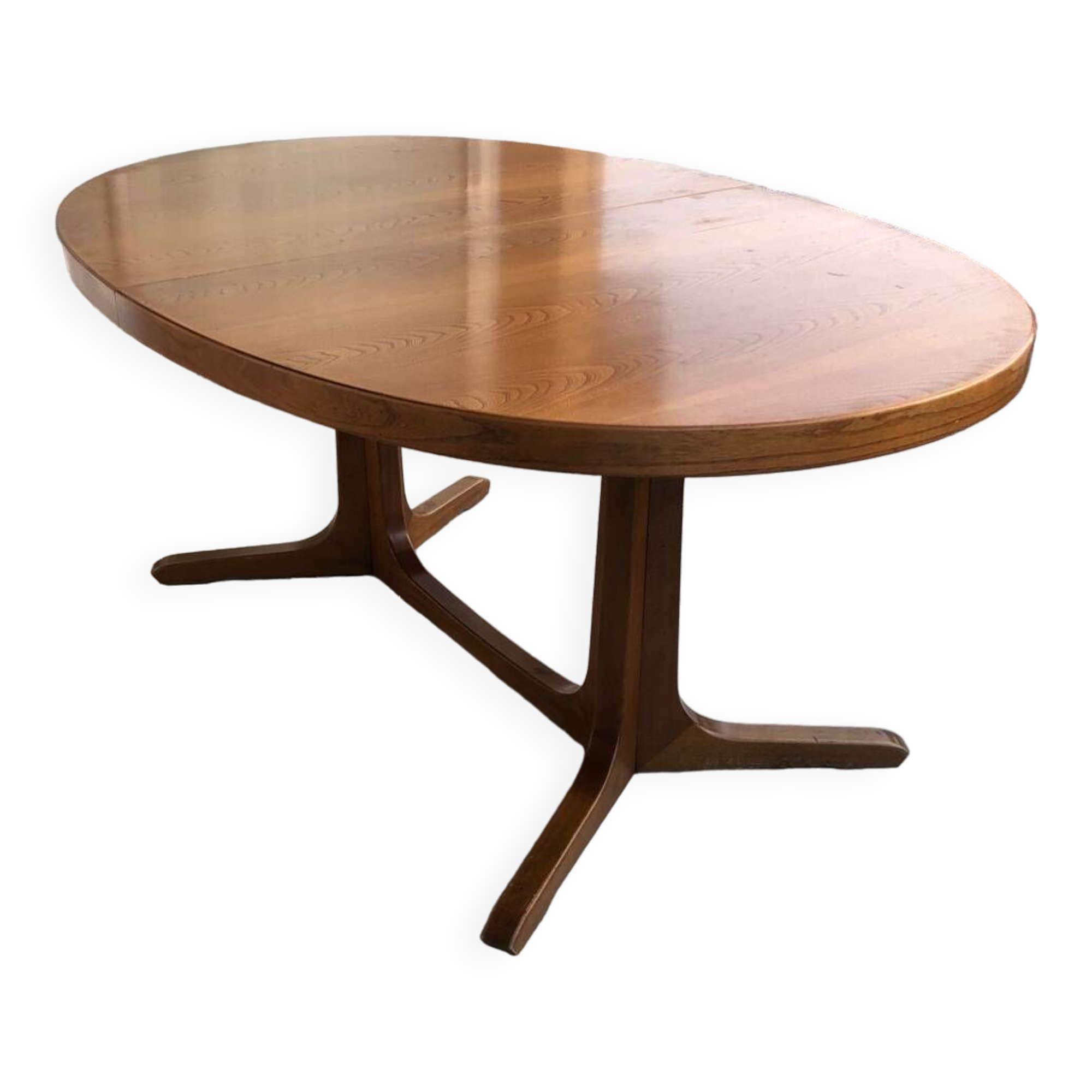 Baumann extendable oval dining table