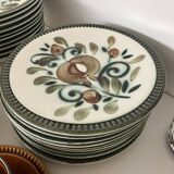 Tableware service plates and cups Argenteuil La Louvière Boch 1960