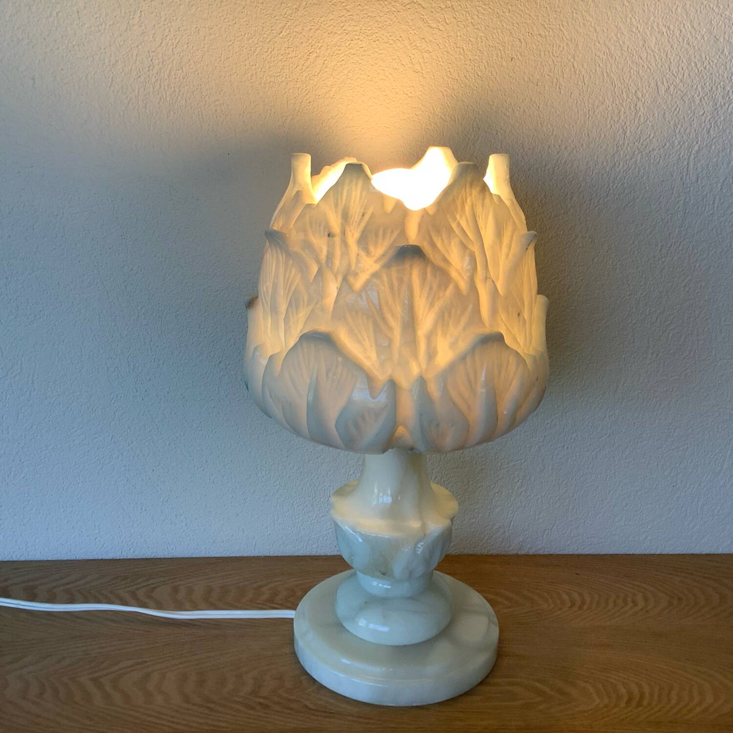 Alabaster lamp depicting an artichoke, 1940s-1950s
