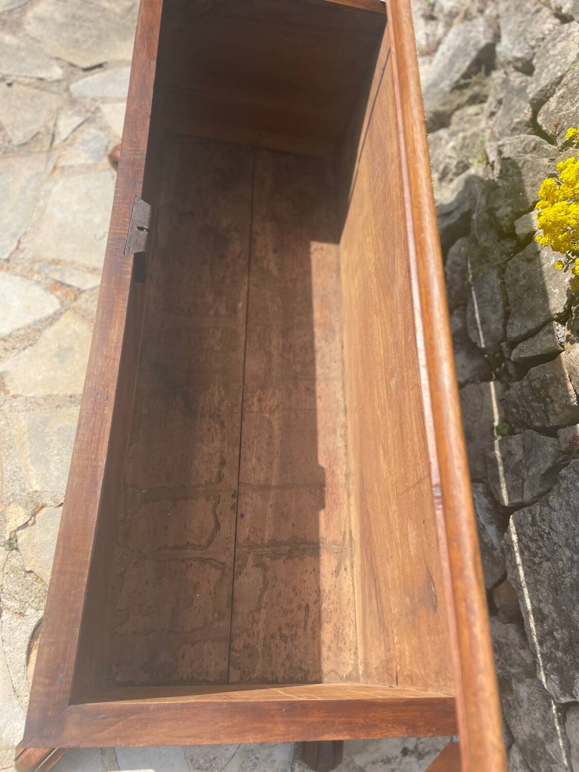 Magnificent Cassone chest in Walnut from the 17th century