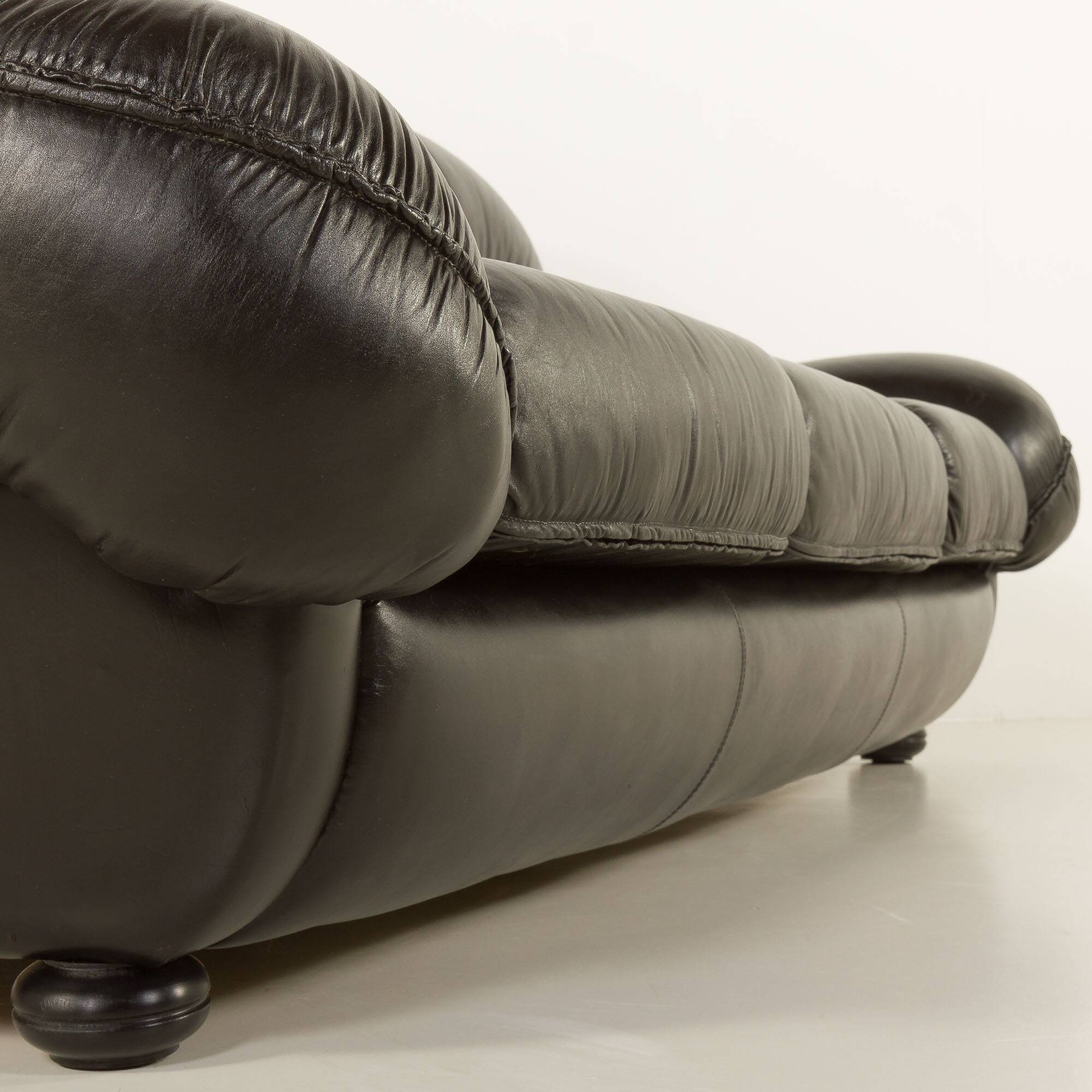 Italian mid-century sofa by Linea Valentini, 1980s