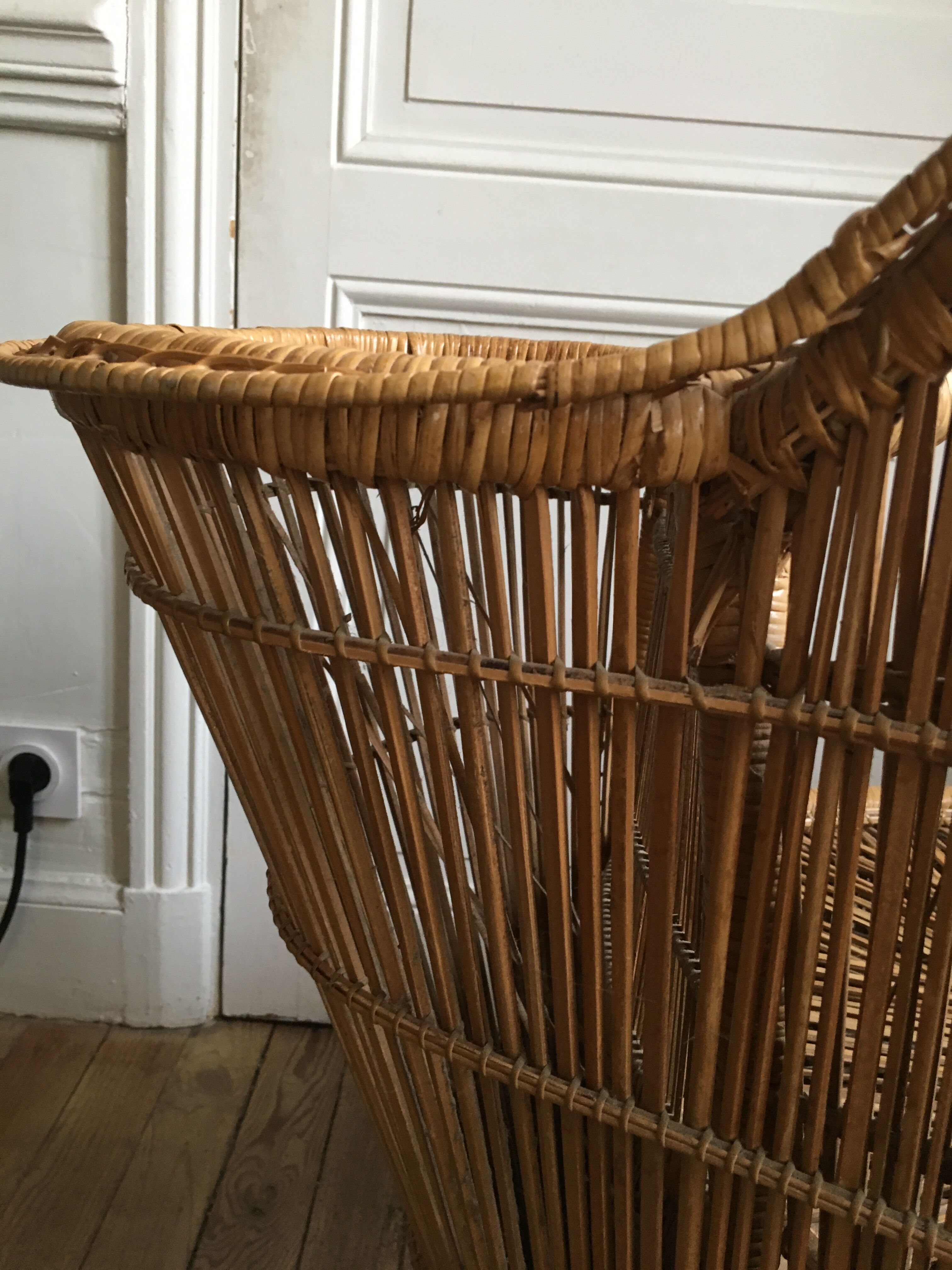 Rattan armchair with tablet