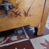 Gilded wooden chest of drawers with Asian decor and polished marble