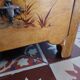Commode en bois doré à décor asiatique et marbre poli