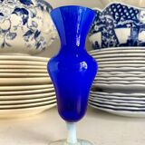Vase en opaline bleue et blanche