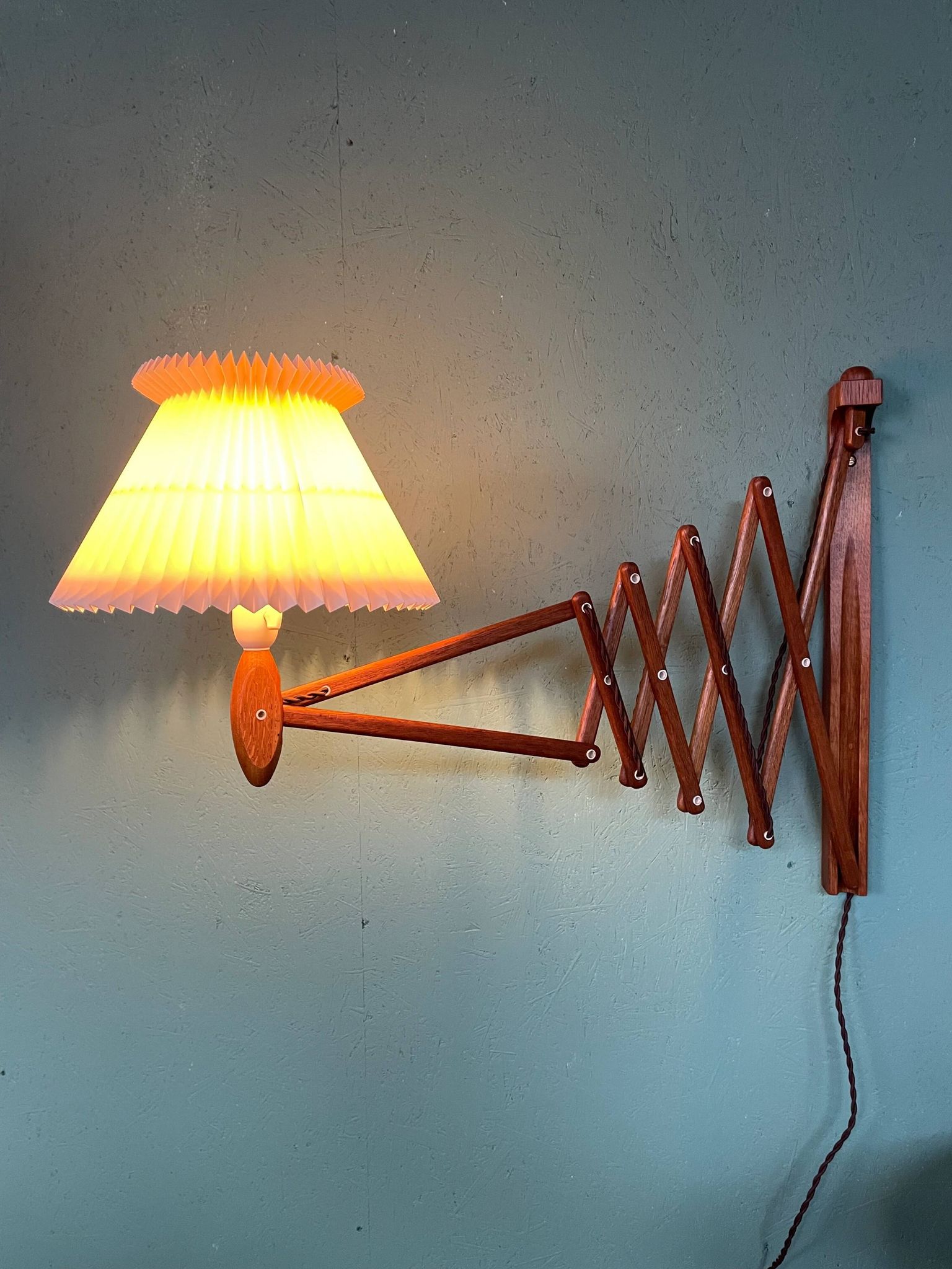 Lampe à ciseaux Le Klint vintage en chêne des années 1960