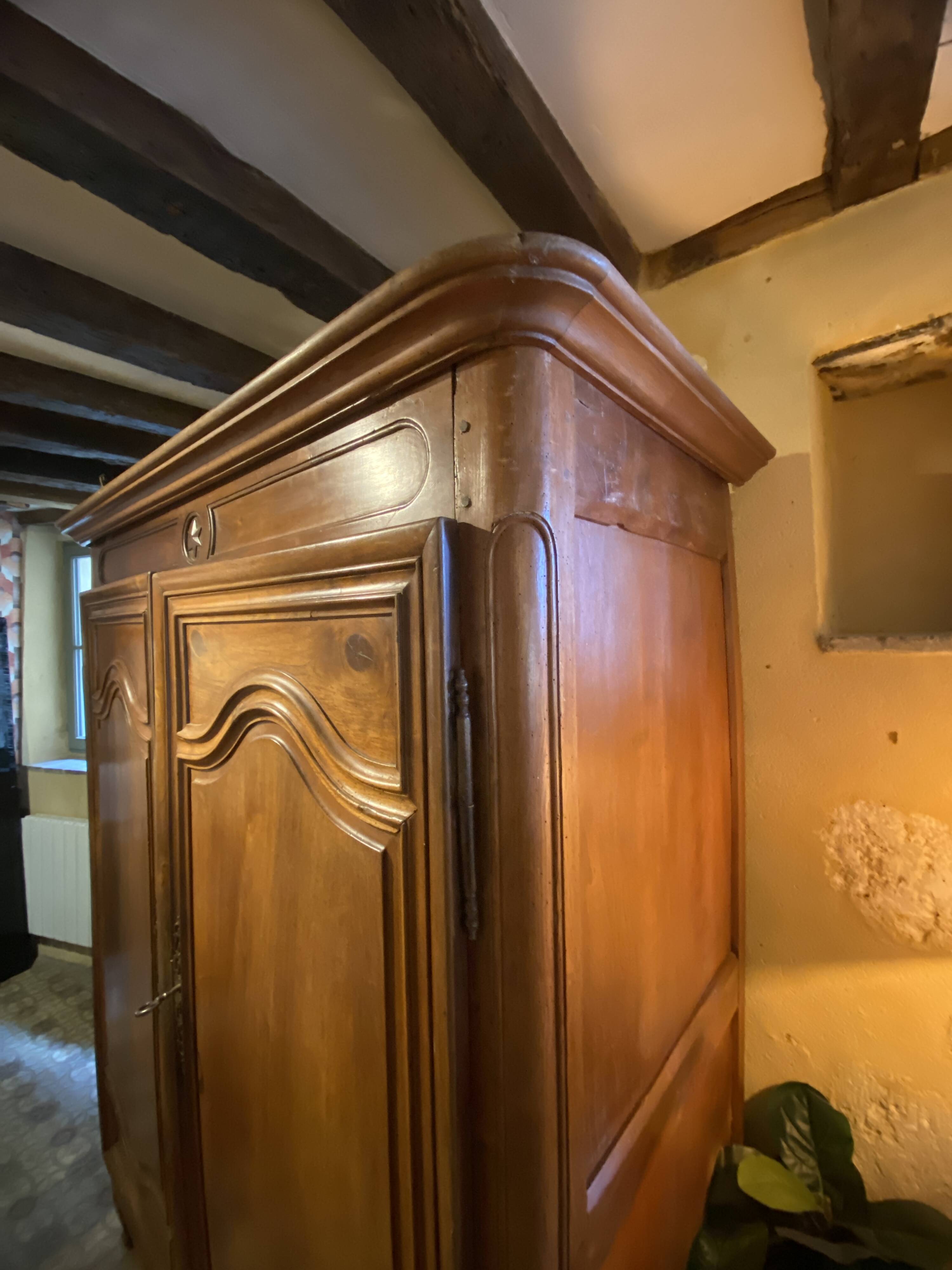 Solid wood wardrobe, country style