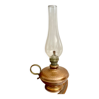 Kerosene lamp in hammered copper