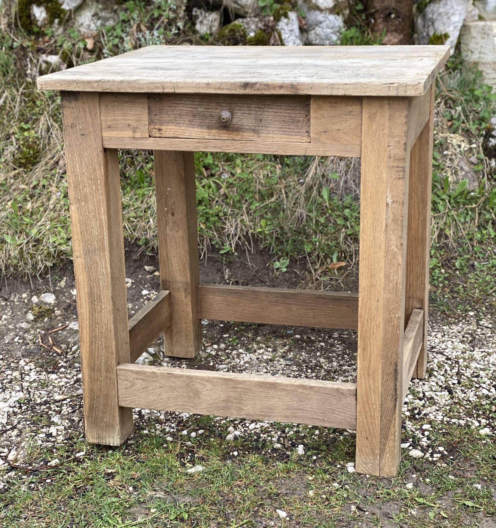 Table brutaliste à 1 tiroir chêne décapé