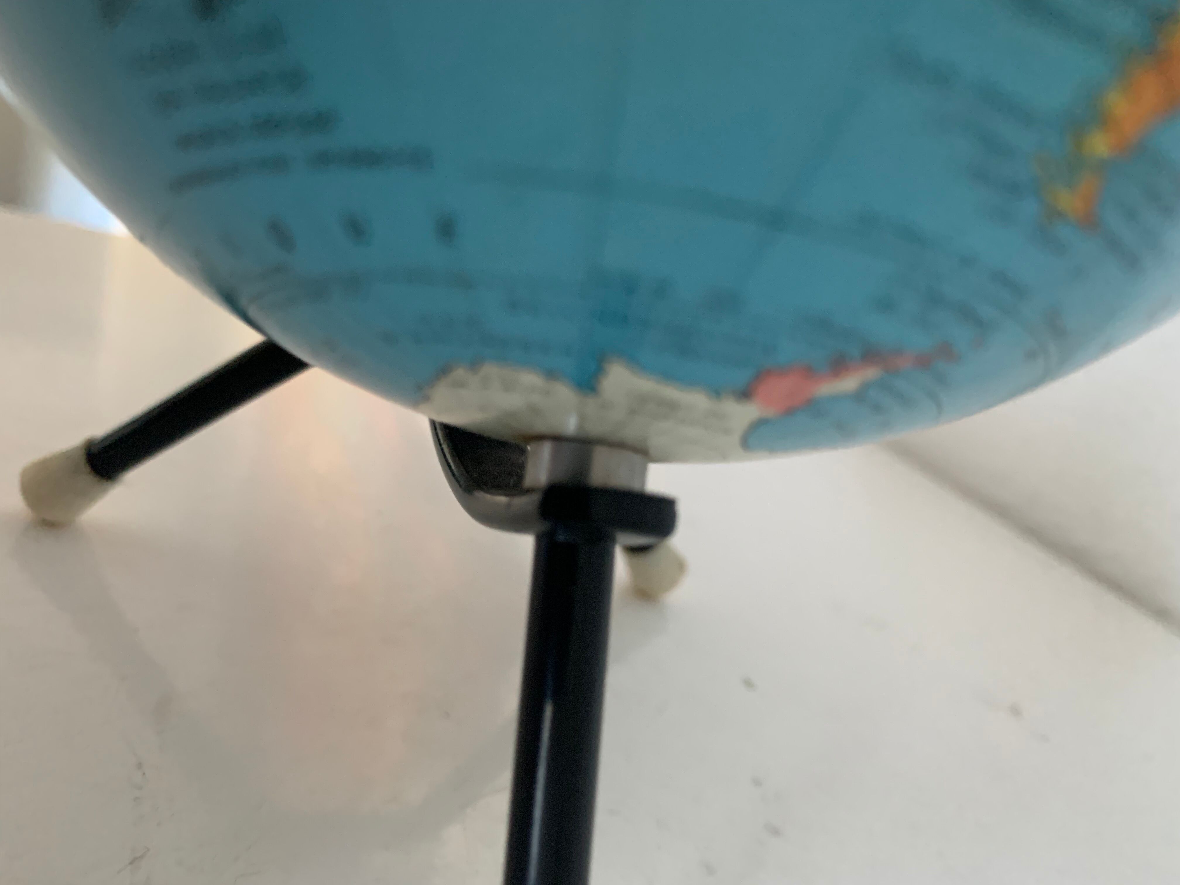 Vintage globe 1960 terrestrial small tripod Taride - 17 cm