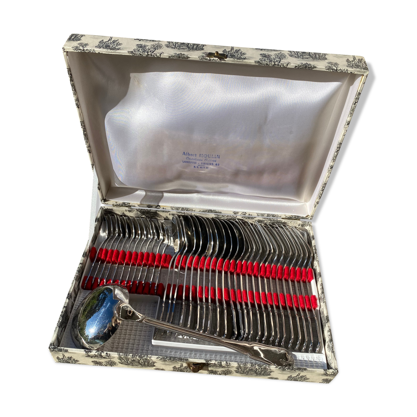 Complete stainless steel housewife