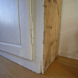 White and wood bonnet