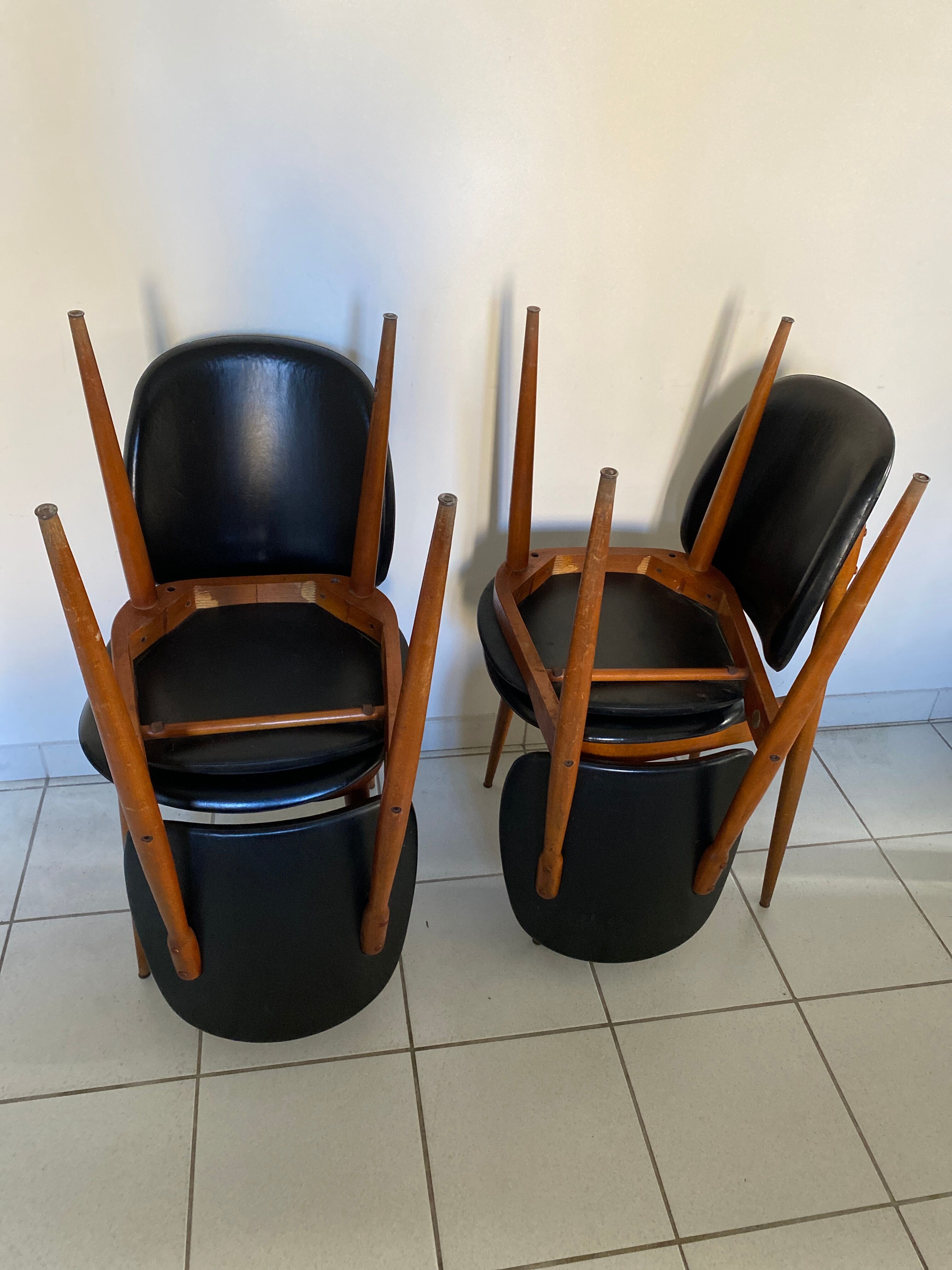 suite of 4 chairs from the 60s, "pegasus" model, from Baumann.