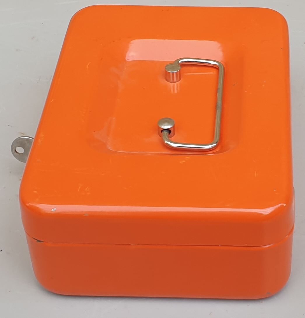 Coffret métallique seventies