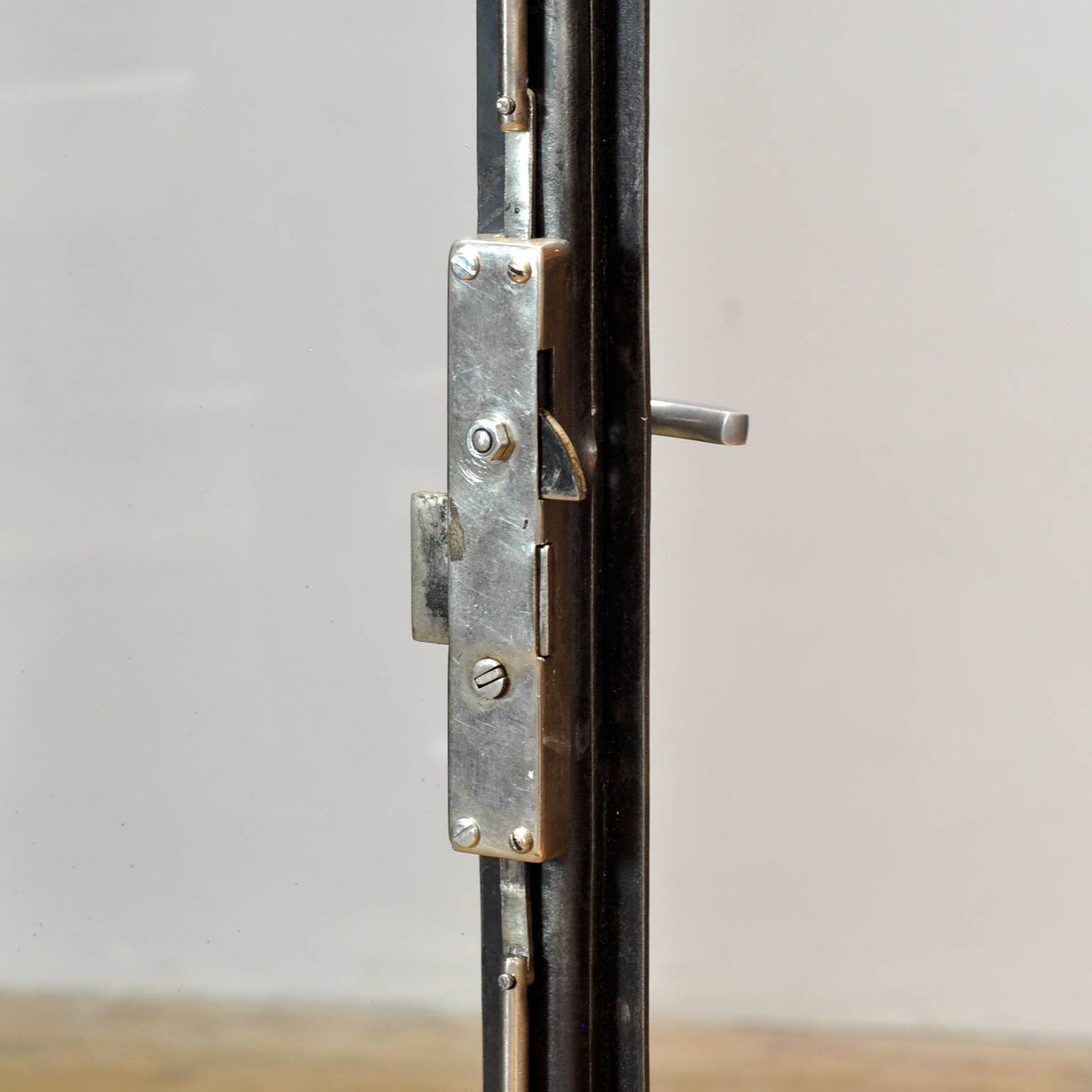Armoire médicale vintage, années 1960