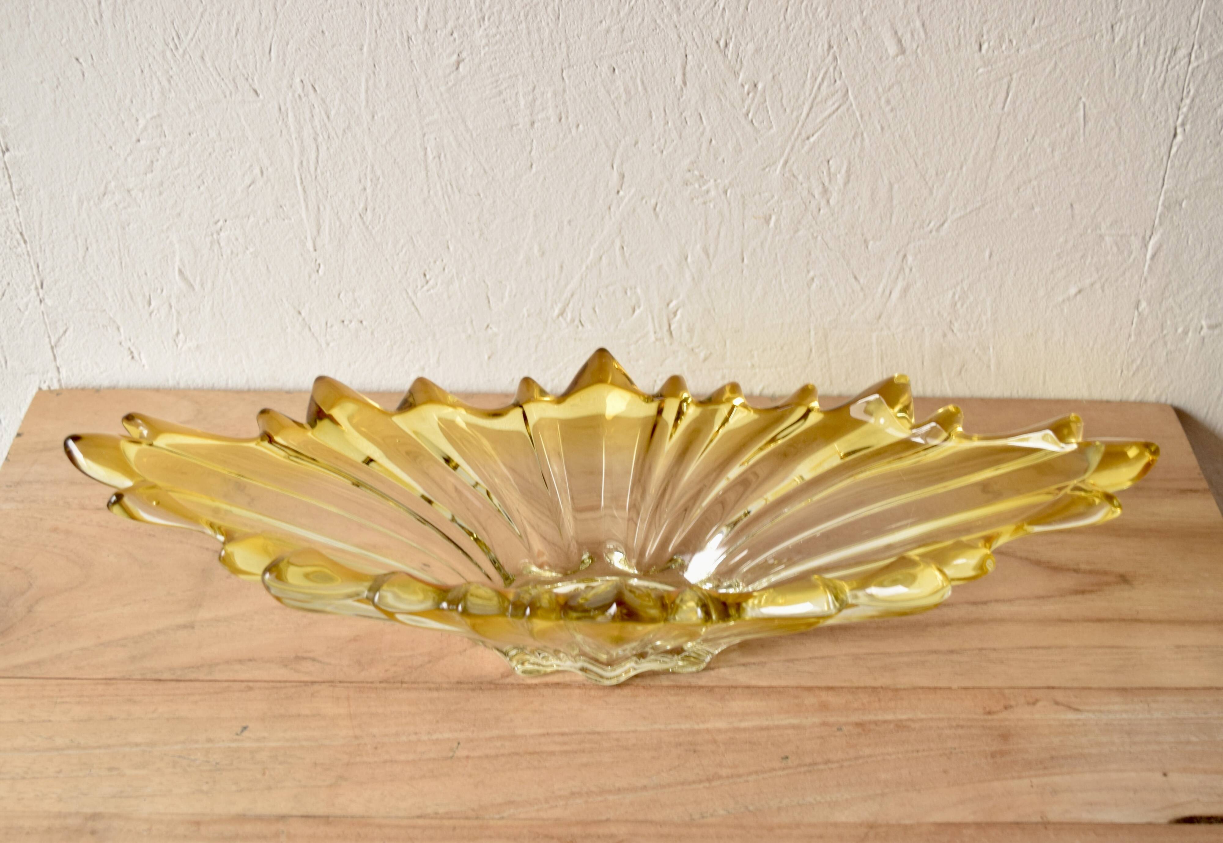 Corbeille vintage en verre moulé et teint en jaune