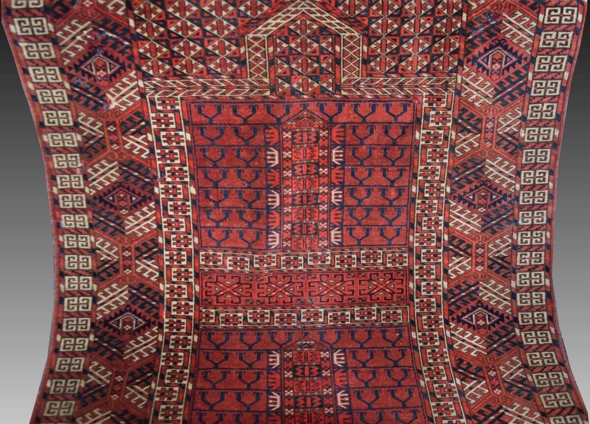 Ancient Turkmen Hatchlou rug: 120 × 150 cm "Galerie Sardje"