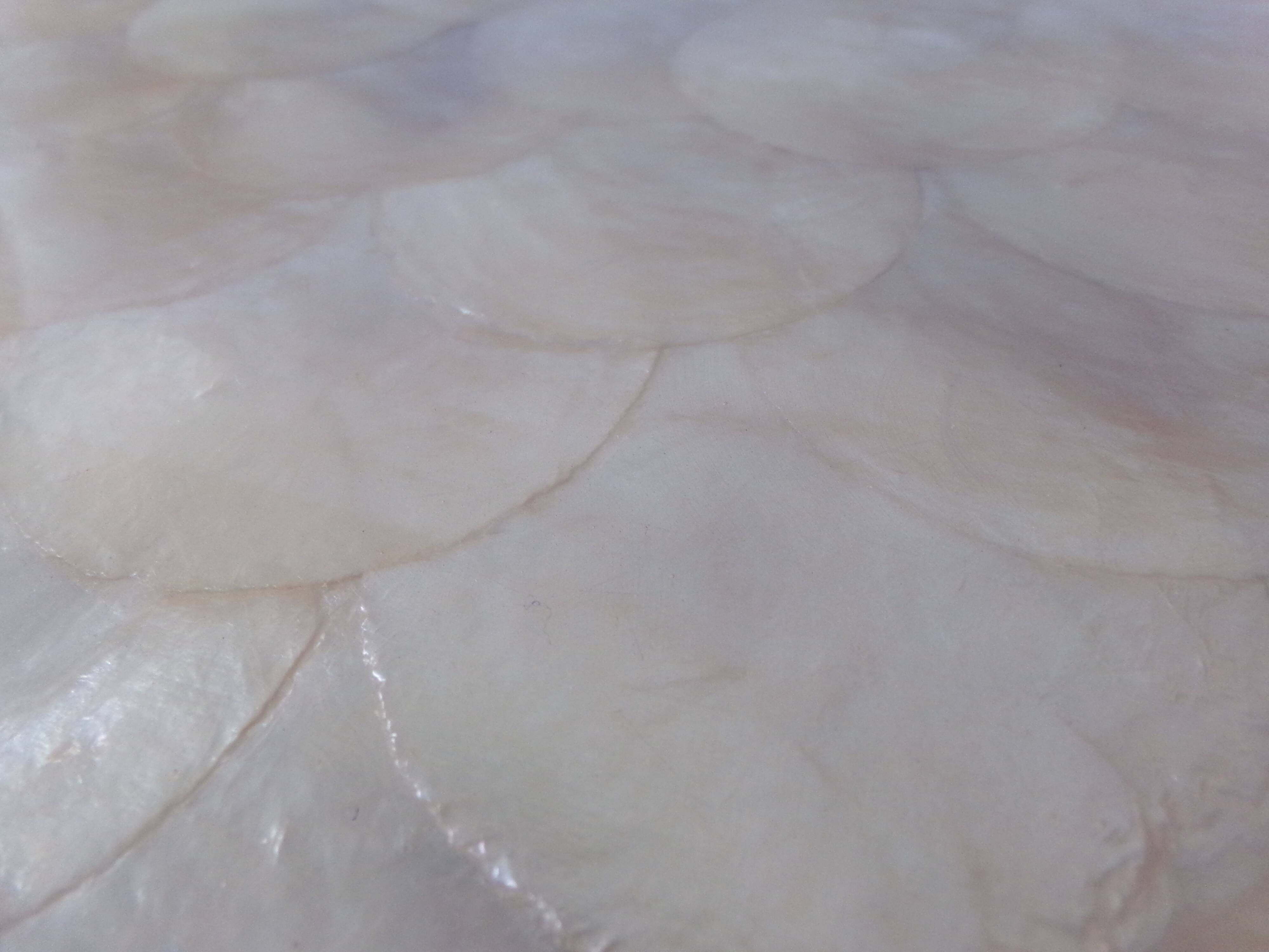 Oval top in mother-of-pearl and brass