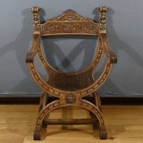 Fauteuil Dagobert en Noyer, style Médiéval – Fin XIXe