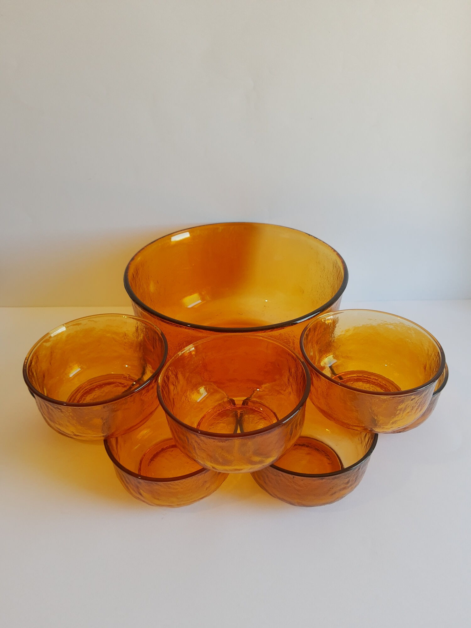 Lot salad bowl codec and 7 cups frosted amber glass sierra 70s