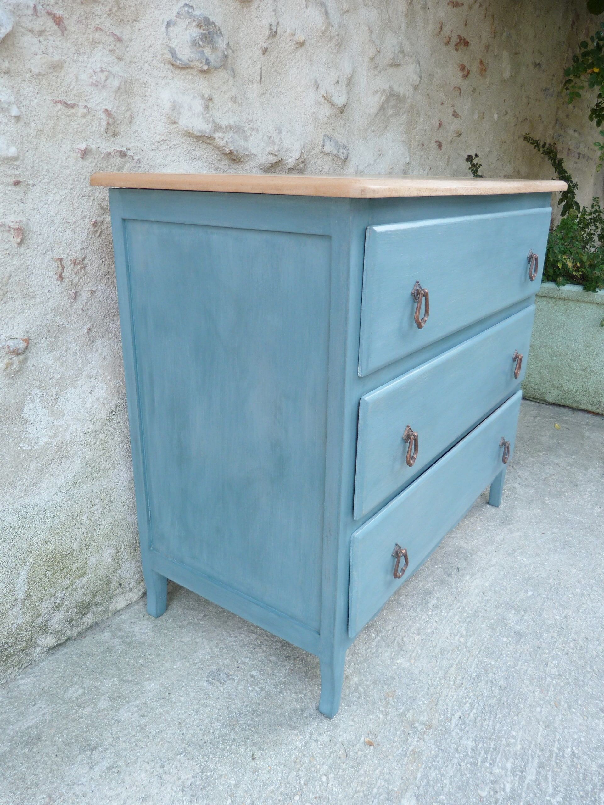Patinated chest of drawers