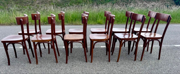 12 chaises bistrot anciennes en bois courbé