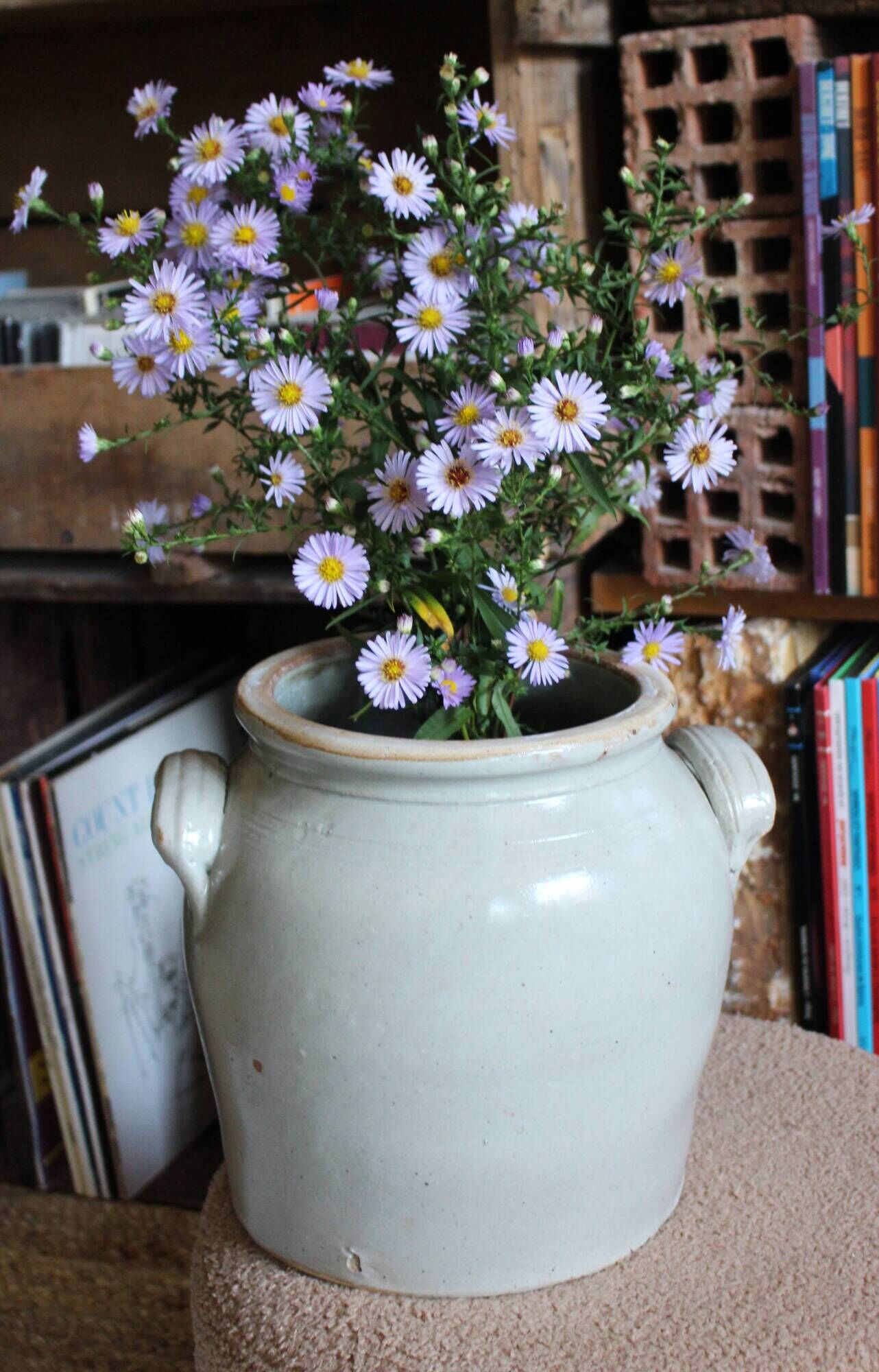 Large vase glazed stoneware in greige.