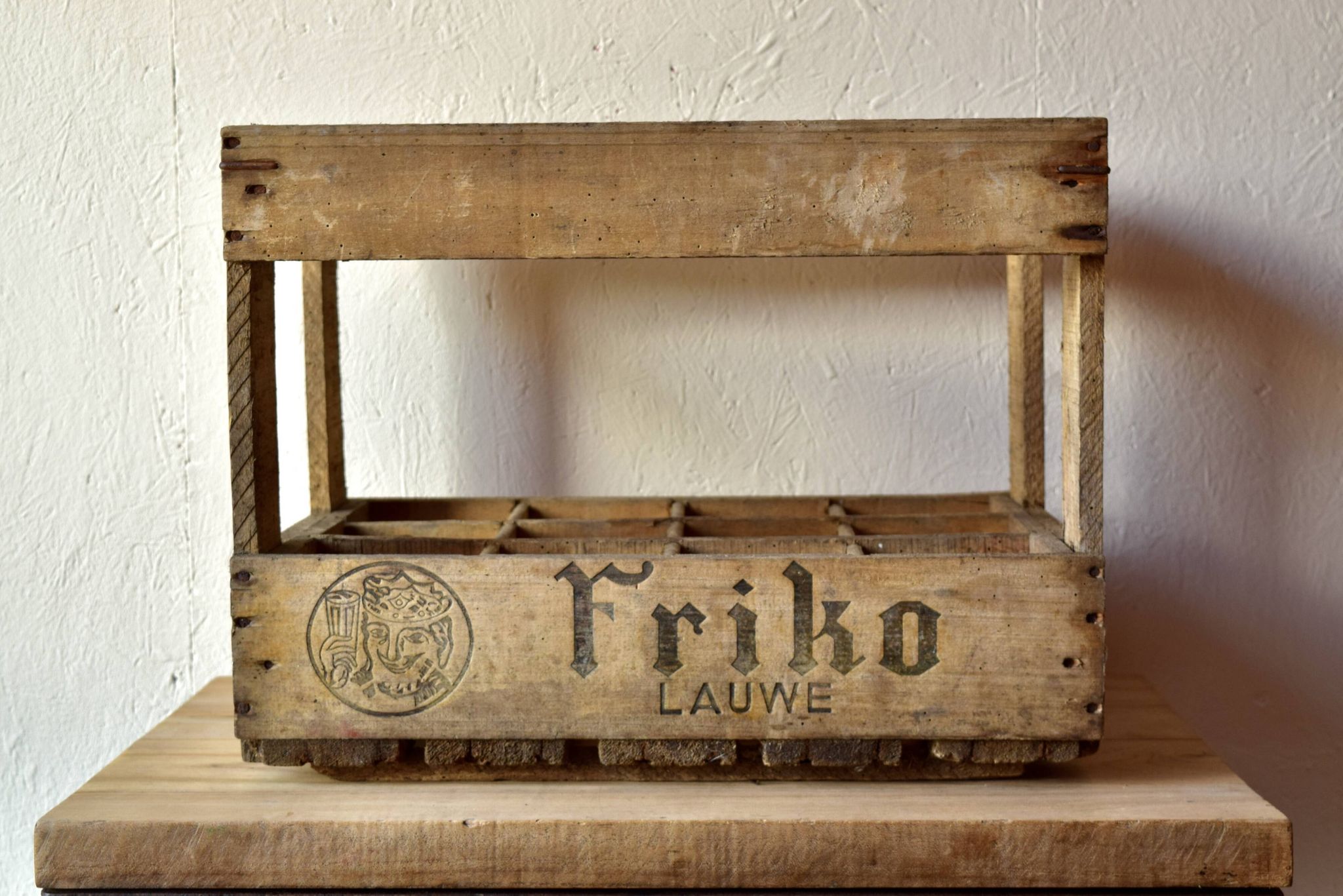 Old wooden rack for 12 bottles - Friko - Brasserie Frik - Belgium