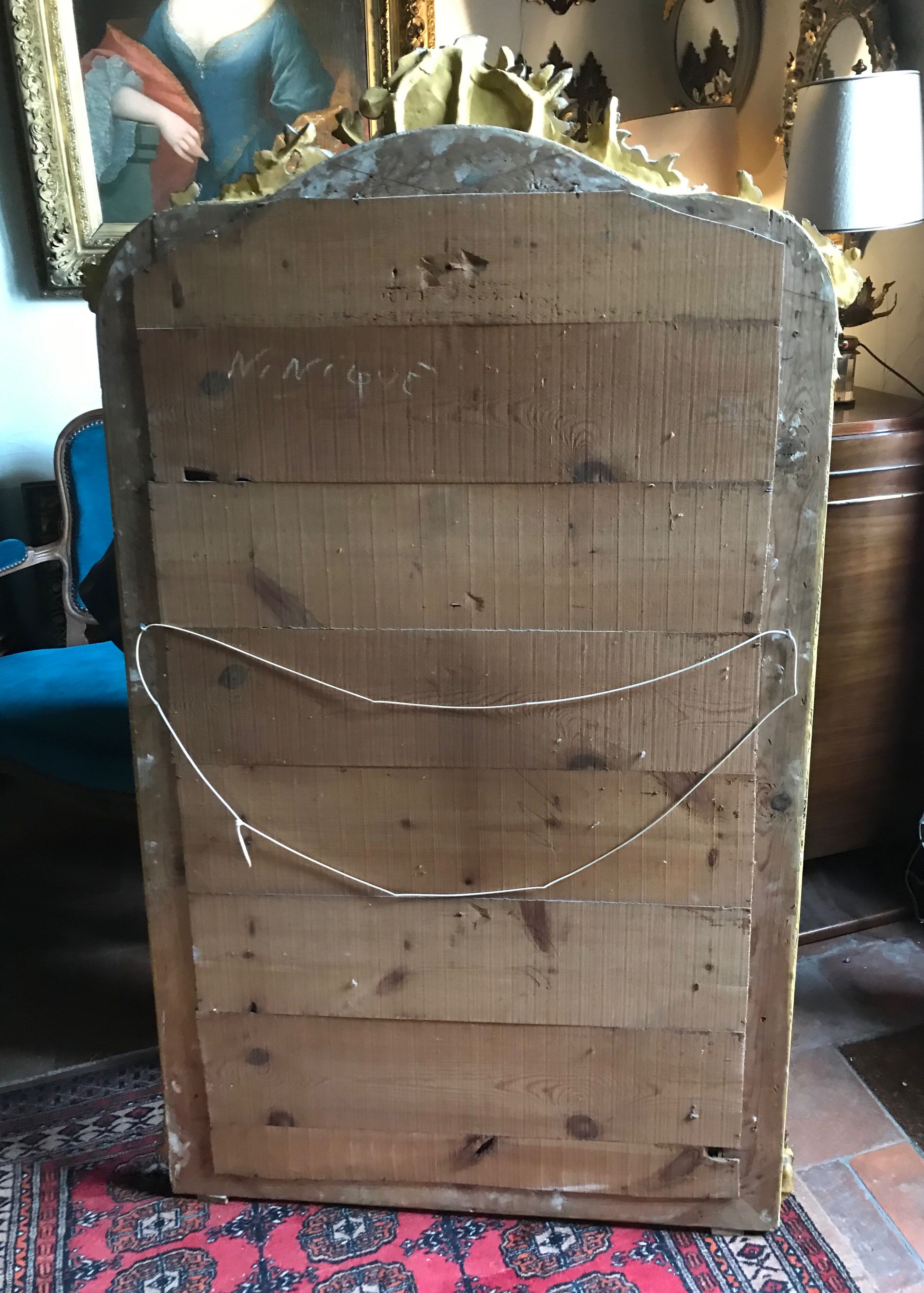 Mirror with a golden leaf pediment, 151x90cm