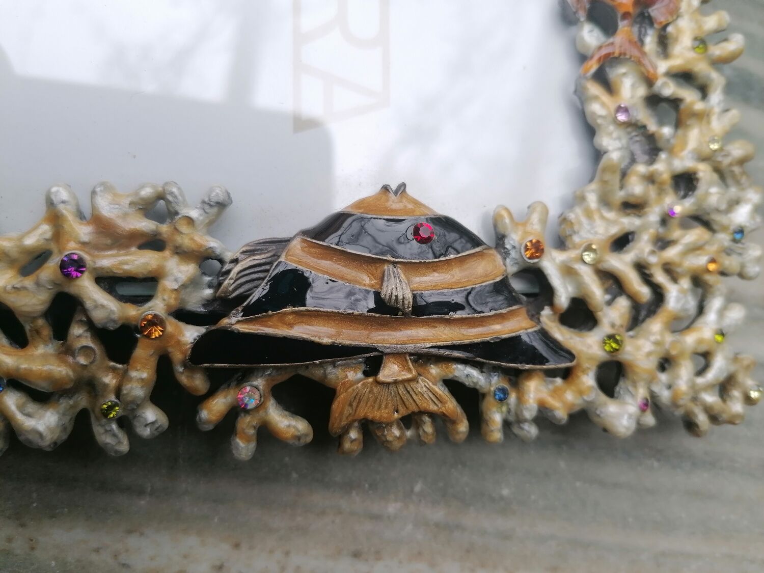 Enamelled metal photo frame. Fish décor. Perfect condition