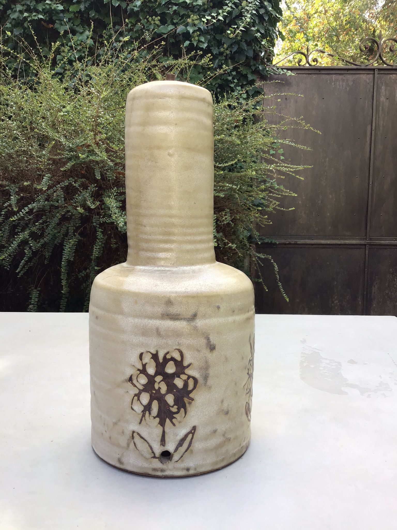 Sandstone lamp foot of the Pottery of the Dove