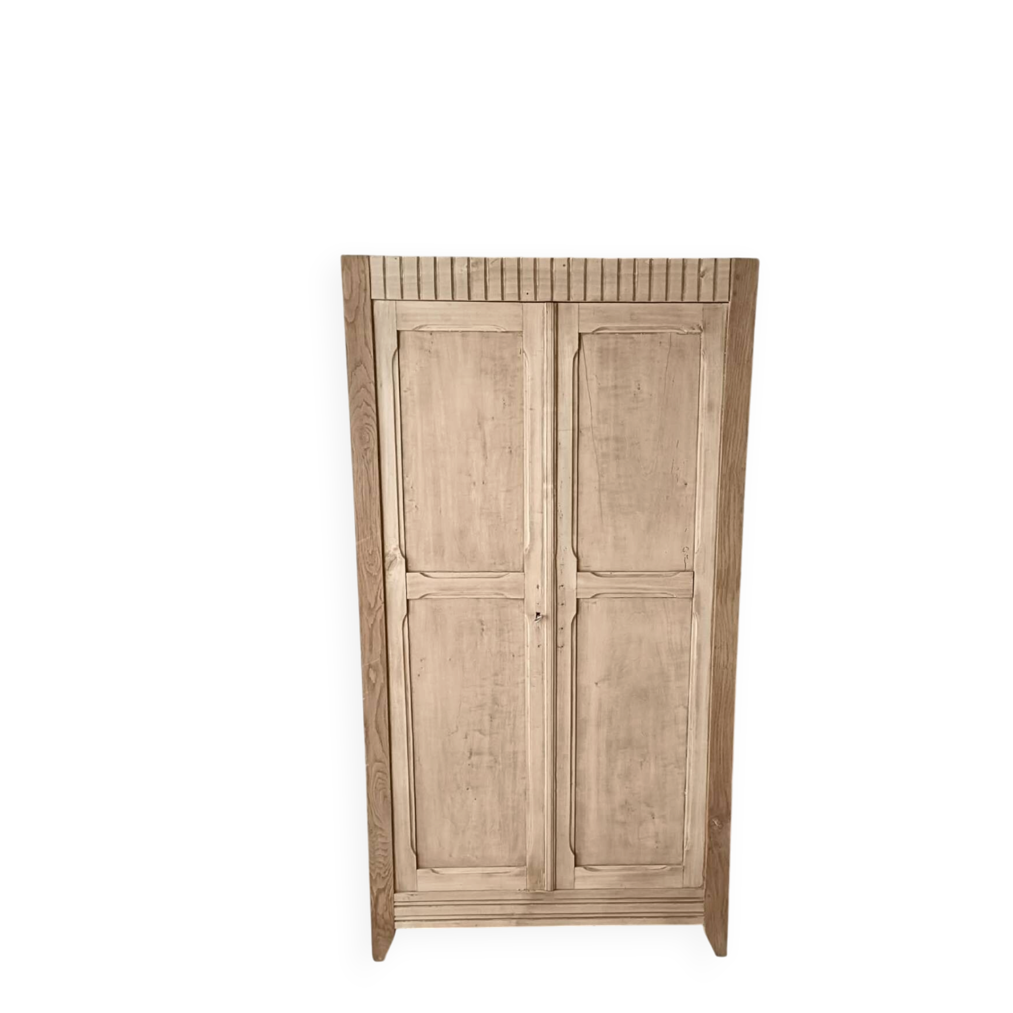 Armoire parisienne 