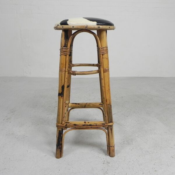 Tabouret de bar en bambou avec assise en simili-cuir imprimé vache, années 1950