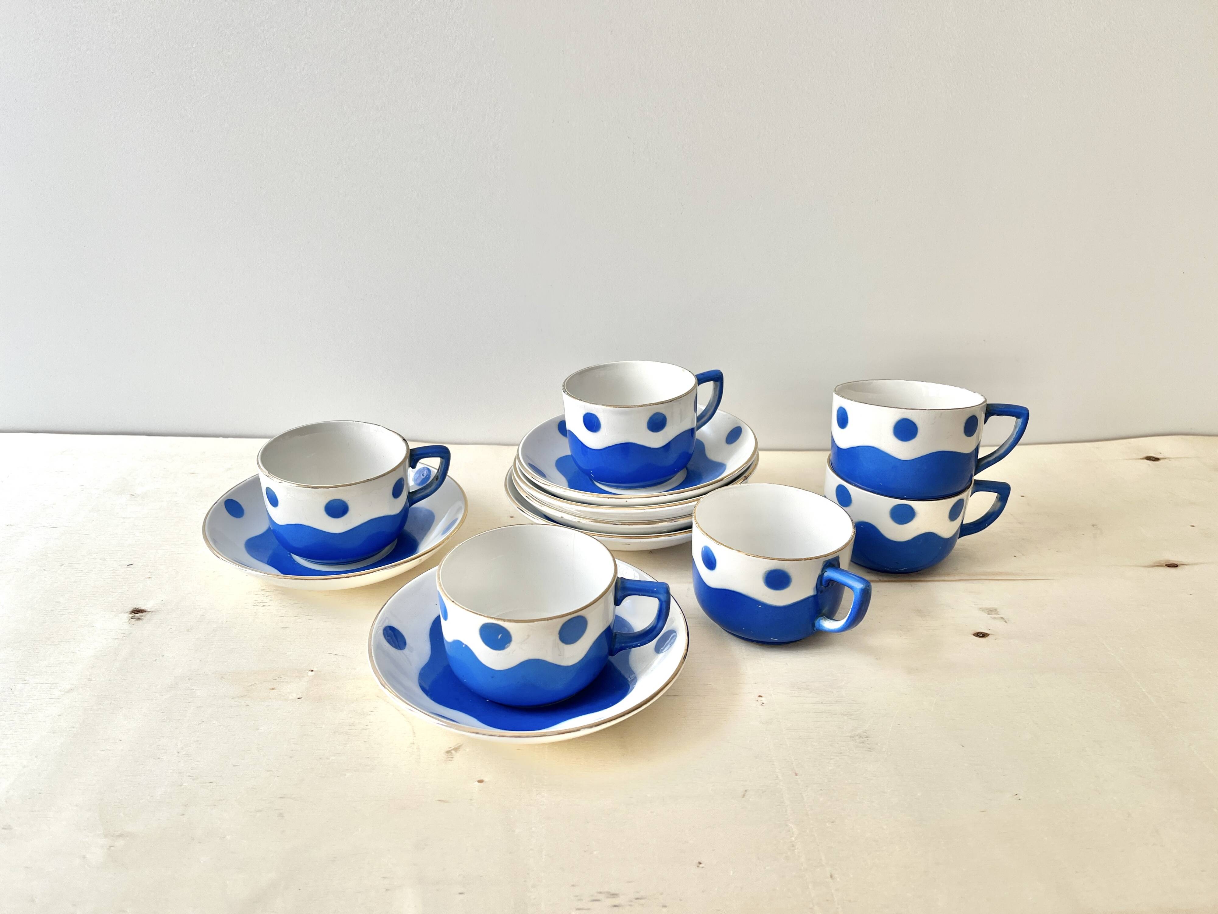 Set of 6 Sarreguemines Digoin earthenware coffee cups with art deco polka dots, 1930s