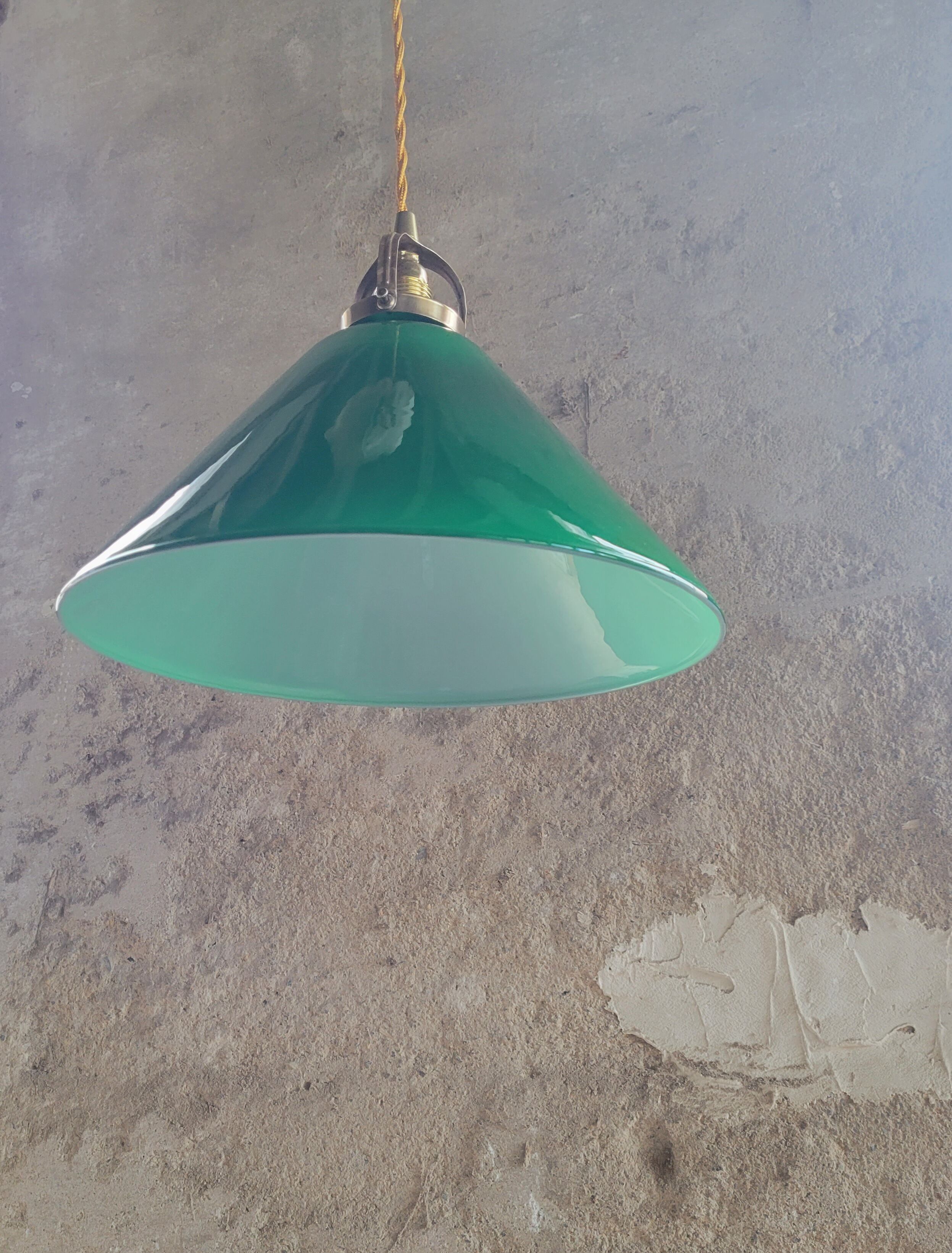 Suspension conique en opaline verte