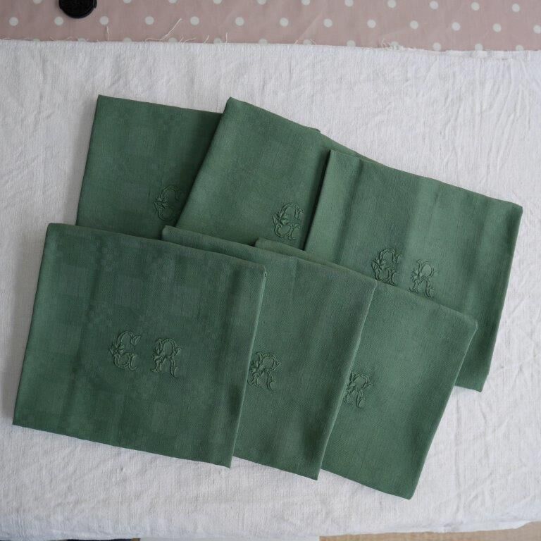 Set of 6 green towels, monogram GR