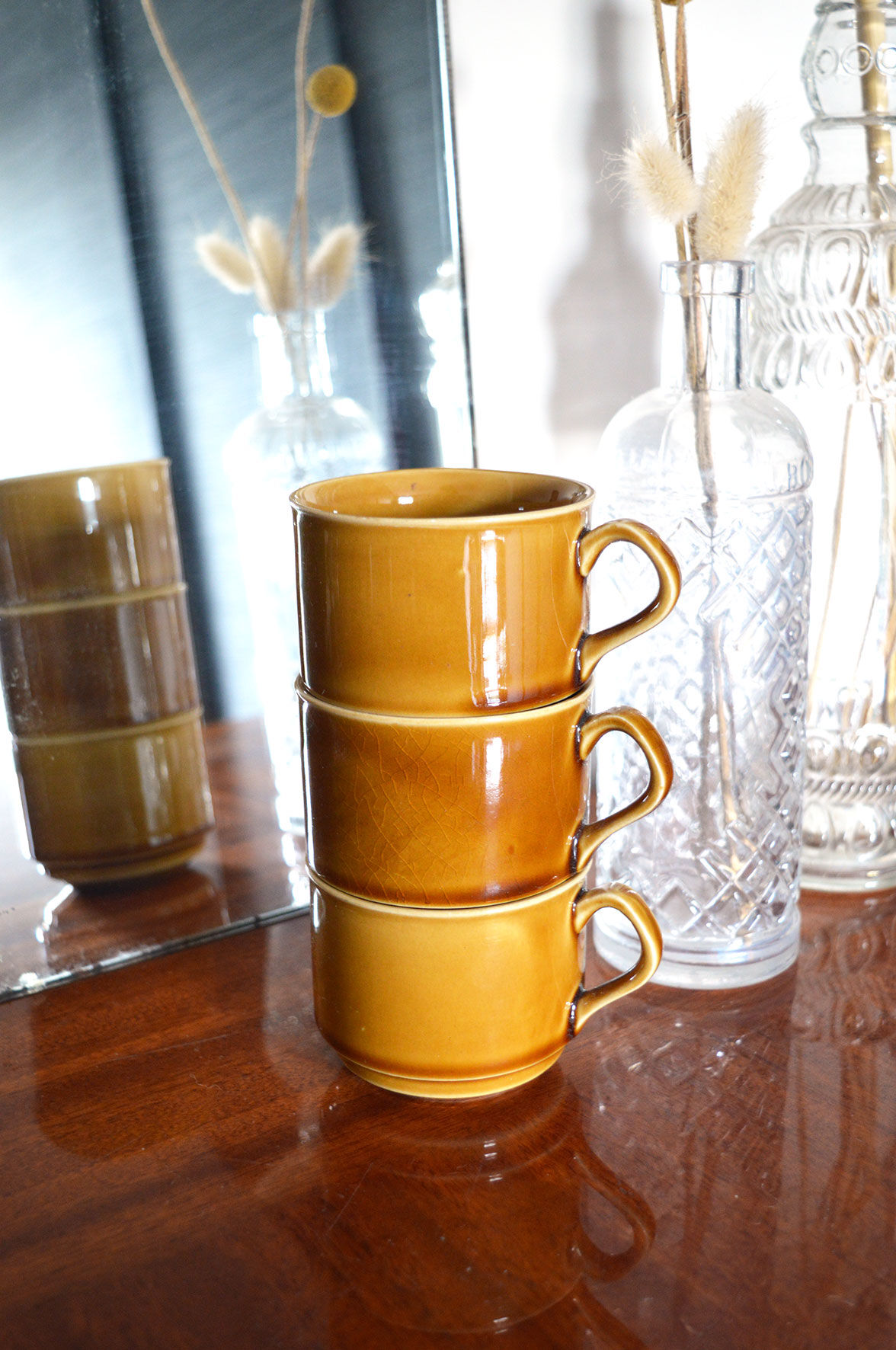 Series of 3 ochre cups