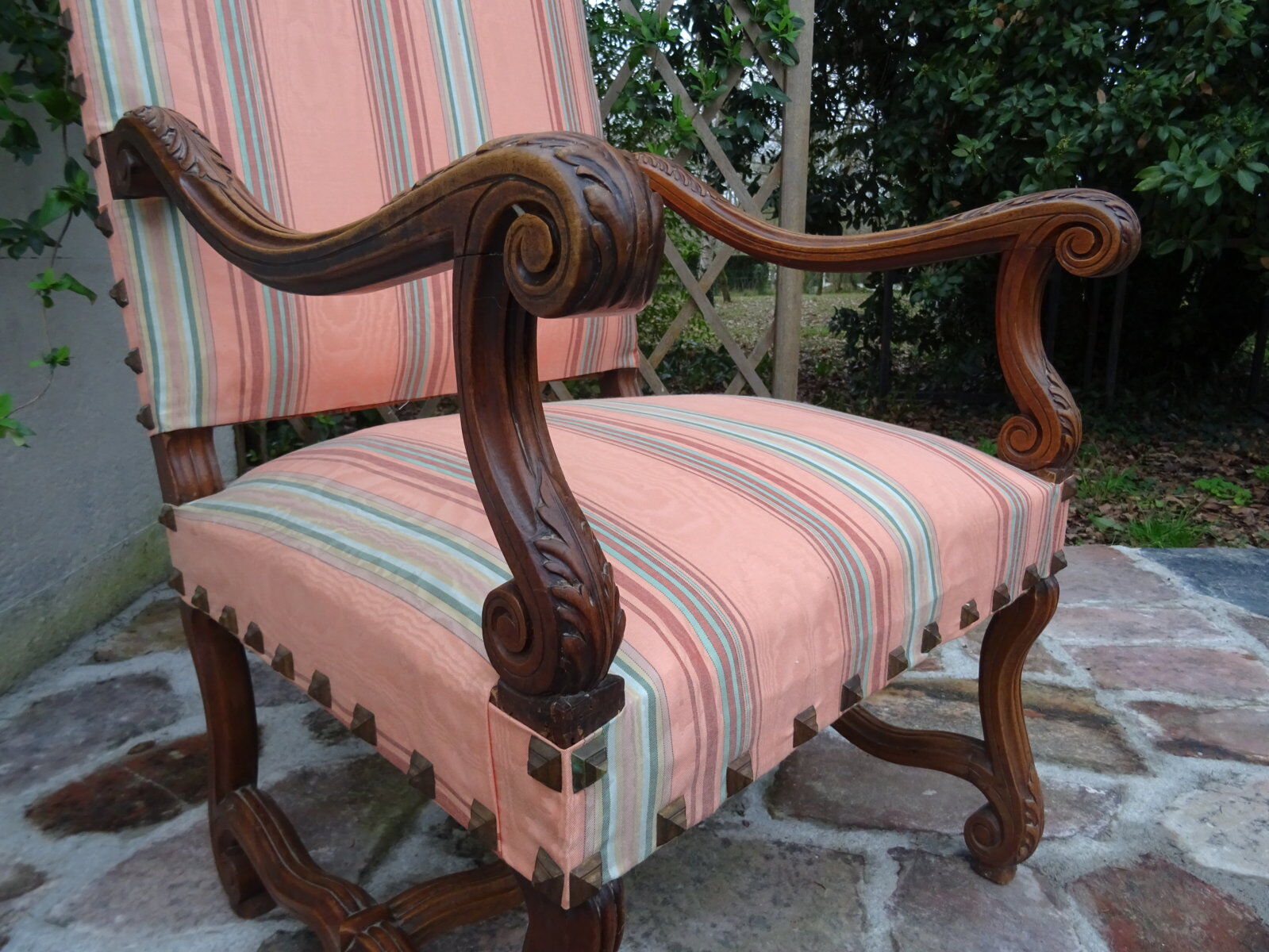 Louis XIII acanthe-leaf chair