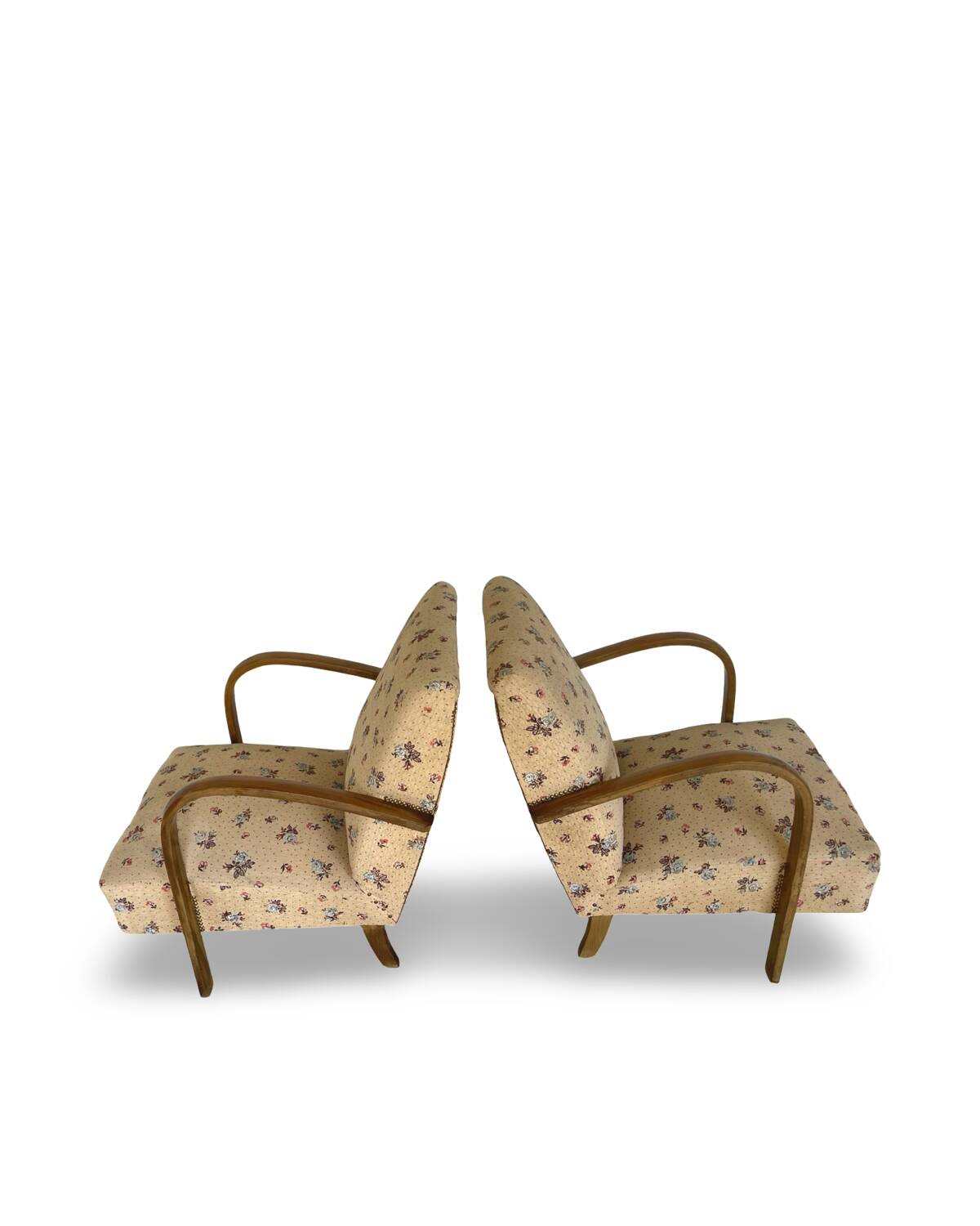 Ensemble de fauteuils Art Déco avec accoudoirs en hêtre arqués.